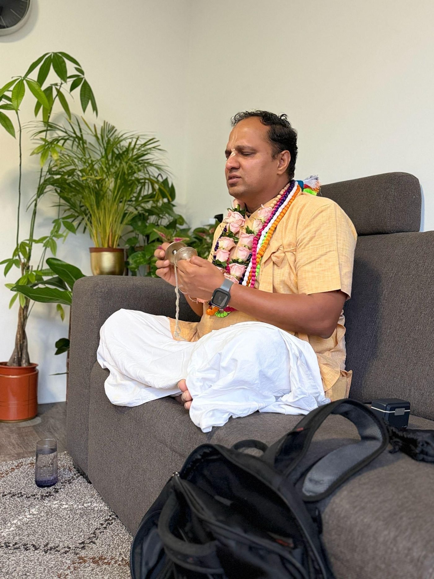 Brajsundar Das with students and devotees