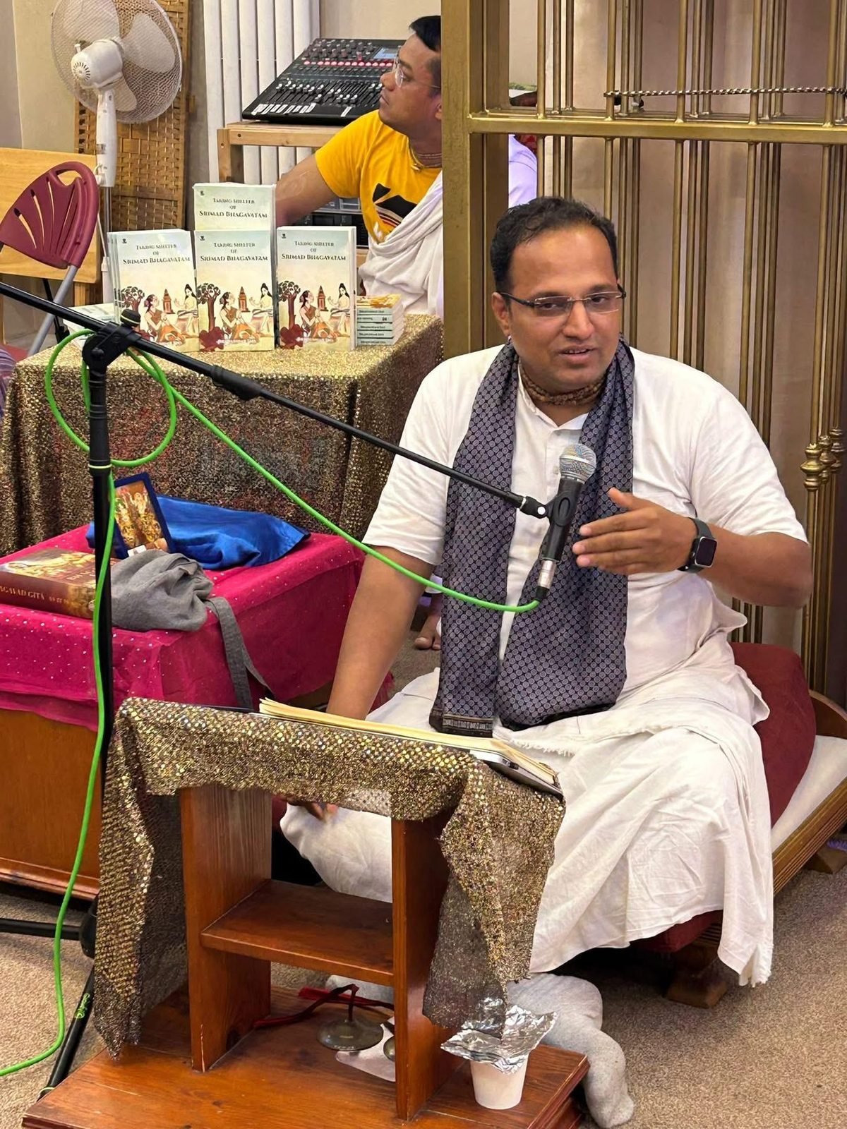 Brajsundar Das teaching from Srimad Bhagavatam